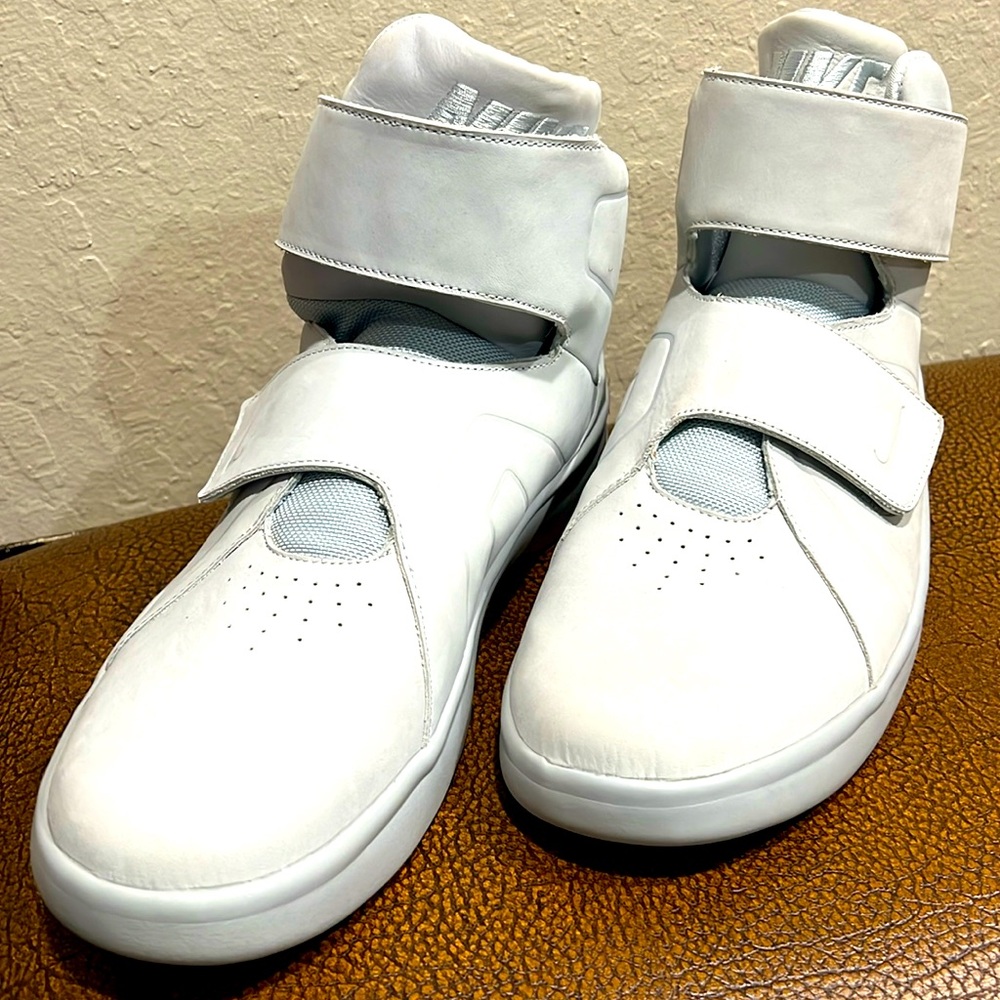 Rare Strap-laden Marxian inspired by the Huarache 2k4 first worn by Kobe!